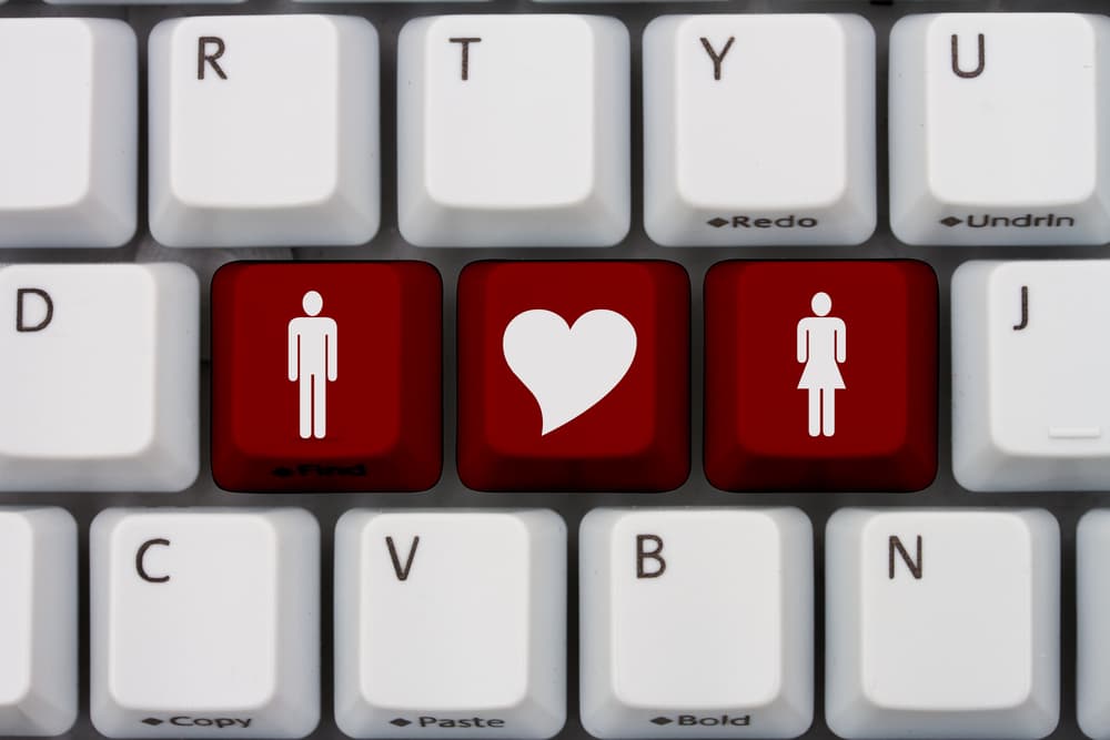 Online Dating [Infographic] by Hushed