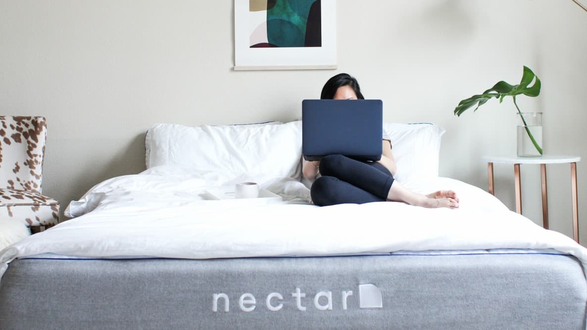 How can you tell the difference between a queen and king mattress?