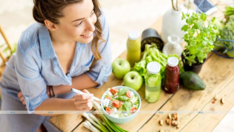 Eating Healthy on a Busy Schedule: Tips for Stay-at-Home Moms