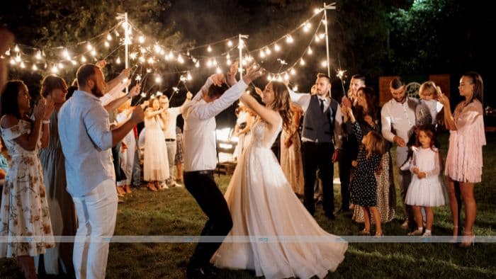 Best Clothes for a Wedding Guest: Elegant and Stylish Options