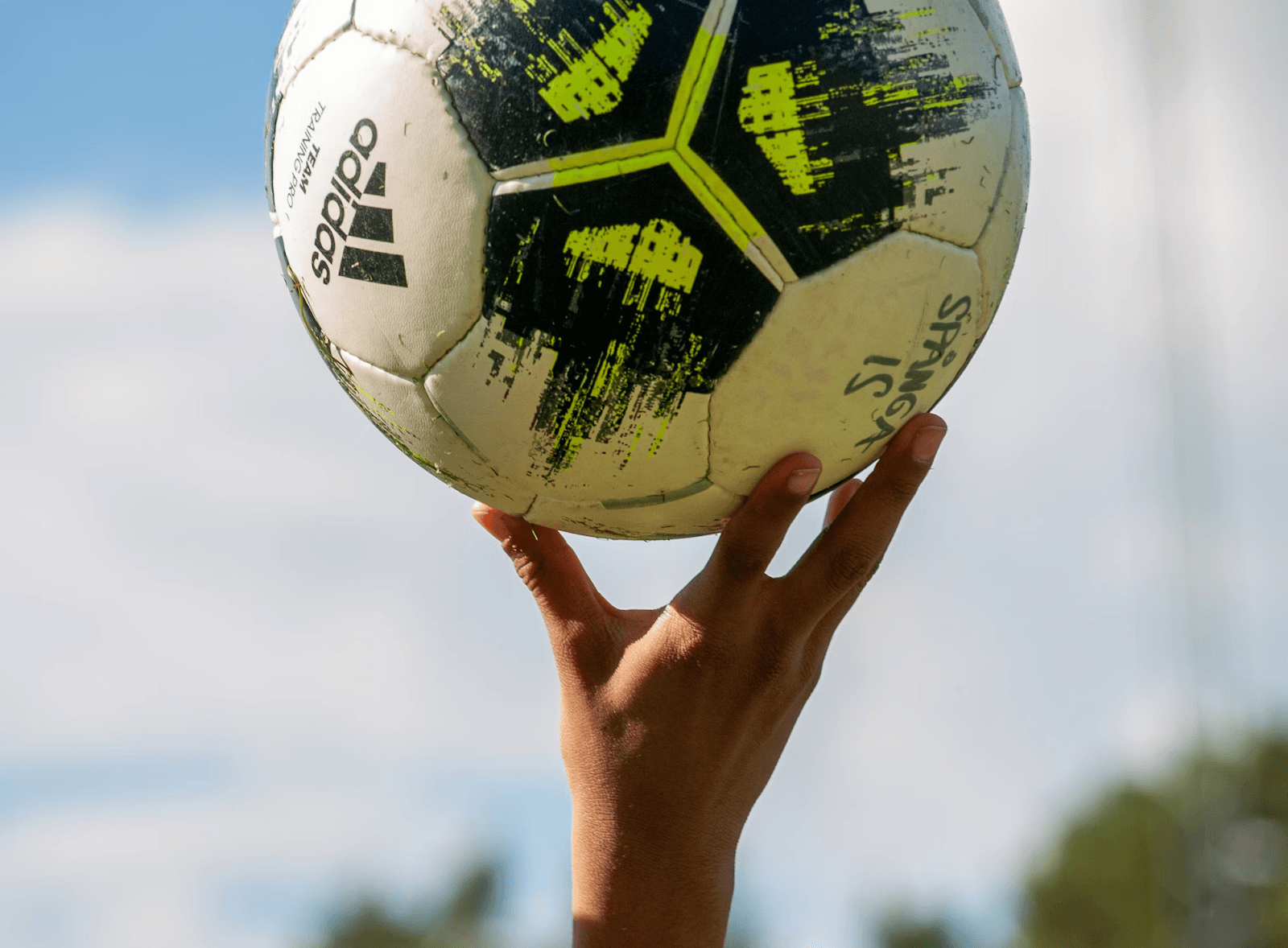 Mind-Blowing Sports Tech: How Smart Balls and Pucks Are Changing the Game Forever!