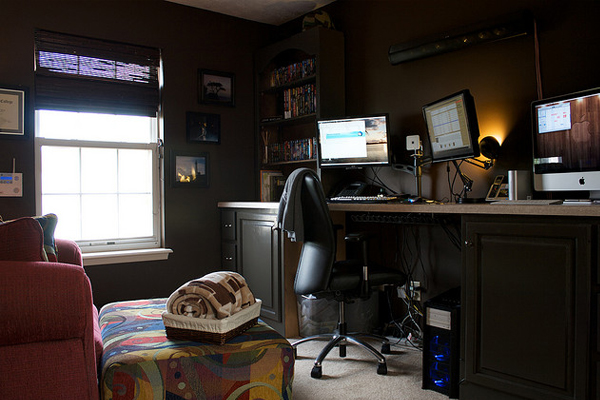 custom deskt 2009 imac Inspirational Workspace: 60 Awesome Setups