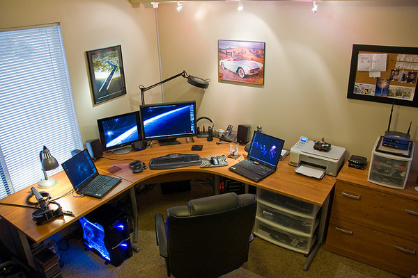 widescreen home office michigan Inspirational Workspace: 60 Awesome Setups