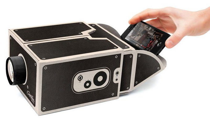 Convert your smartphone in a Projector