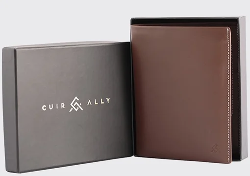 Voyager Smart Wallet Review - Designed by Cuir Ally