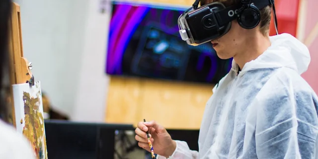 Immerse into the Gaming Experience with these Virtual Reality Glasses