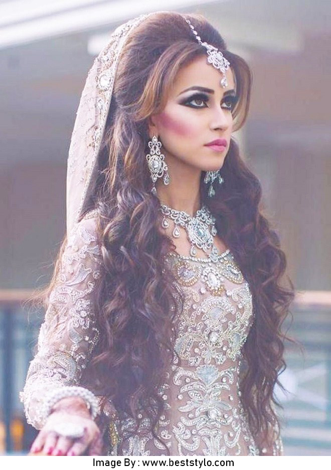 Beach wave with mang tikka and dupatta