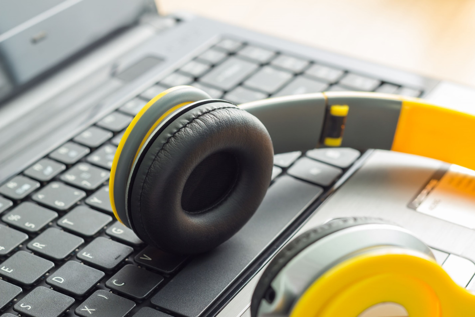 headphone laptop