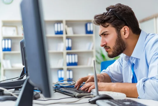 Improving Internal Corporate Communication With Realpopup LAN chat app.