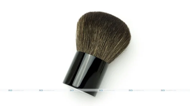 How To Use A Kabuki Brush For Stunning Results