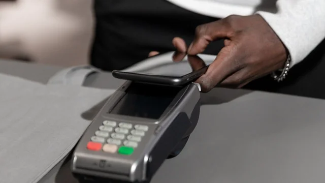 EU accuses Apple Pay: Restricted Competition in Contactless Payment Market
