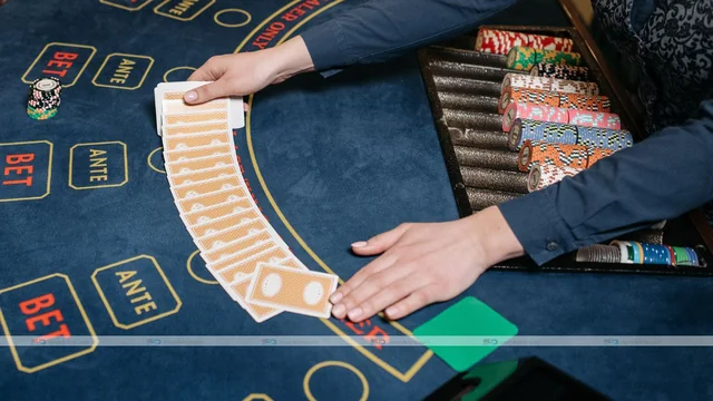 How to play baccarat online