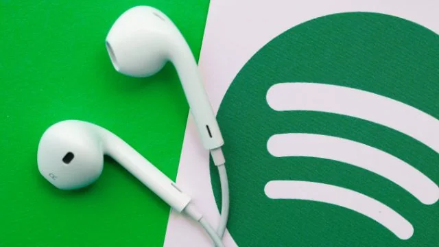 Separate Play & Shuffle buttons for Spotify’s Paying Customers