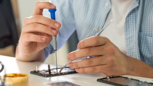 iPhone 14 hidden redesign gets it easier to fix