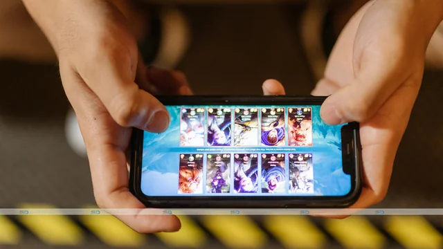 What kind of games can I play on my mobile?