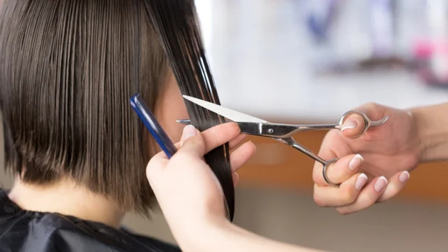Hairstyling Hacks: Learn How to Cut Face Framing Layers with Ease!