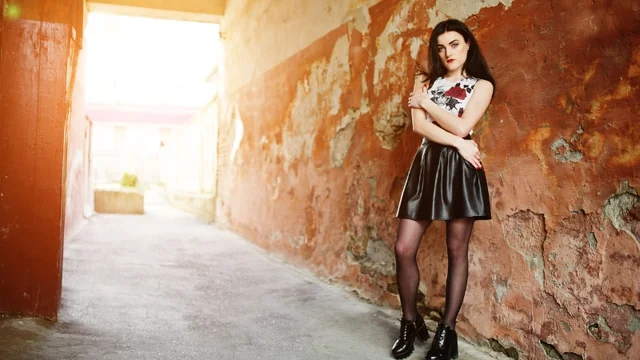 Fashion Enthusiast's Dream: Step-by-Step Guide to Style a Leather Skirt!