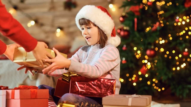 Give Your Kids the Gift of Imagination: 12 Things That Encourage Pretend Play!