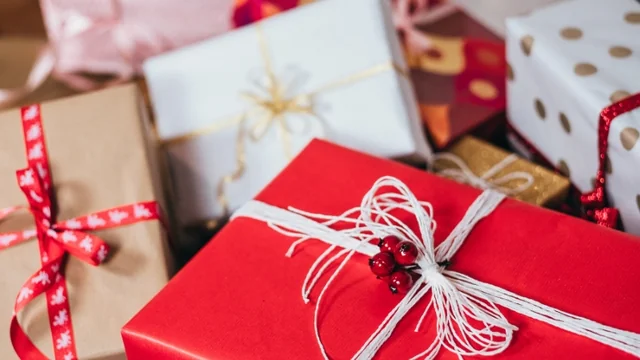 Thrifty Gifting: 5 Best Gifts Under $10 