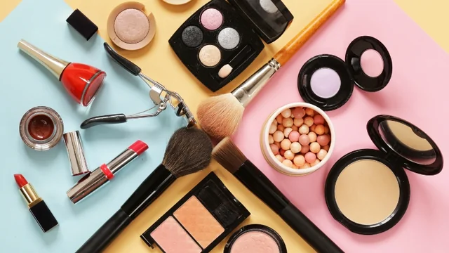 Attention Beauty Buffs: 5 Gifts That Will Make Your Makeup Collection Shine!