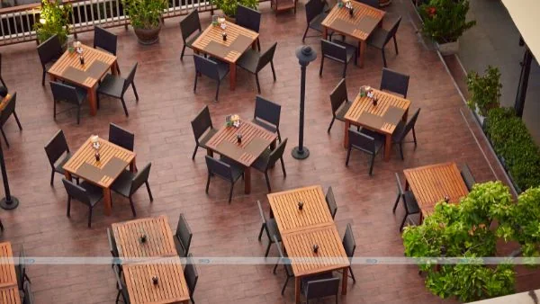 How Restaurant Tables Can Impact Your Customer Experience