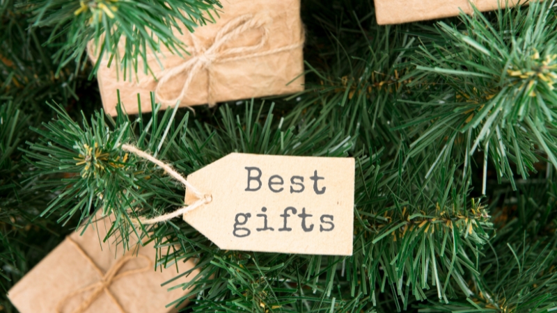 Gifts That Win Hearts: The 12 Things Reviewers Reveal for Maximum Impact!