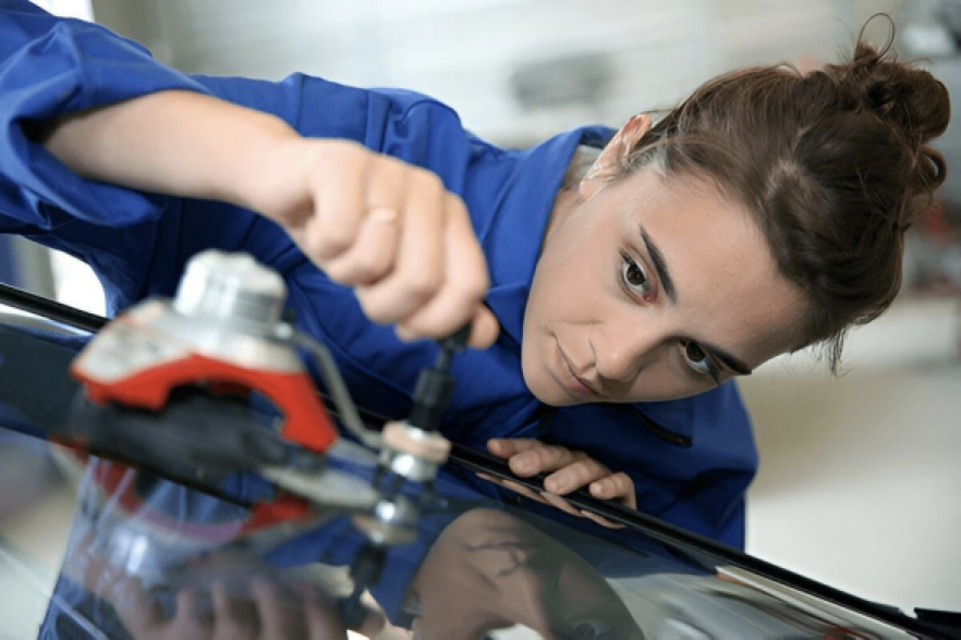 Same-Day Windshield Repair in Ontario: Get Back on the Road Fast