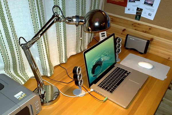 macbook pro mighty mouse Inspirational Workspace: 60 Awesome Setups