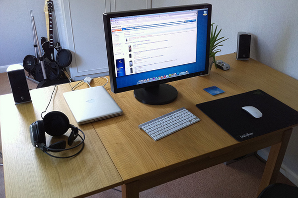 open desk space macintosh Inspirational Workspace: 60 Awesome Setups